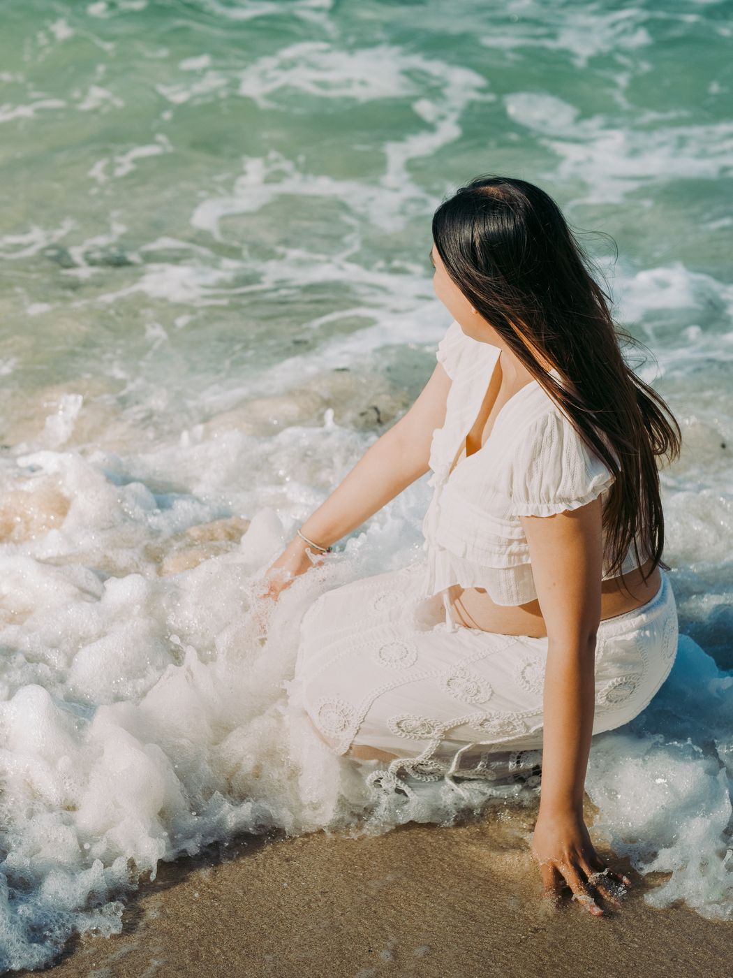 Beach maternity session of Teja and Desy in Bali by Kadek Aris